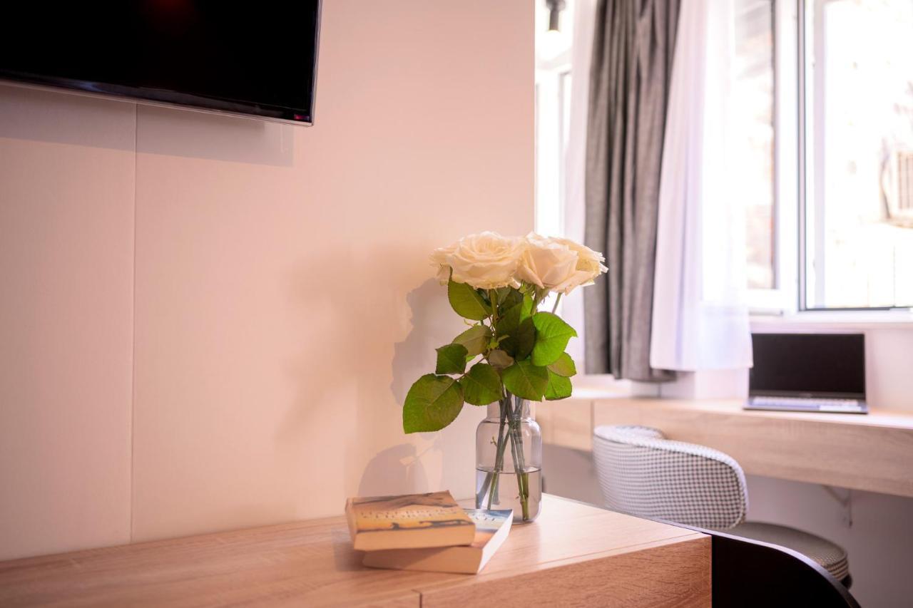 Fingerprint Central Apartment 5 Min From Center & Beach Hvar Town Bagian luar foto