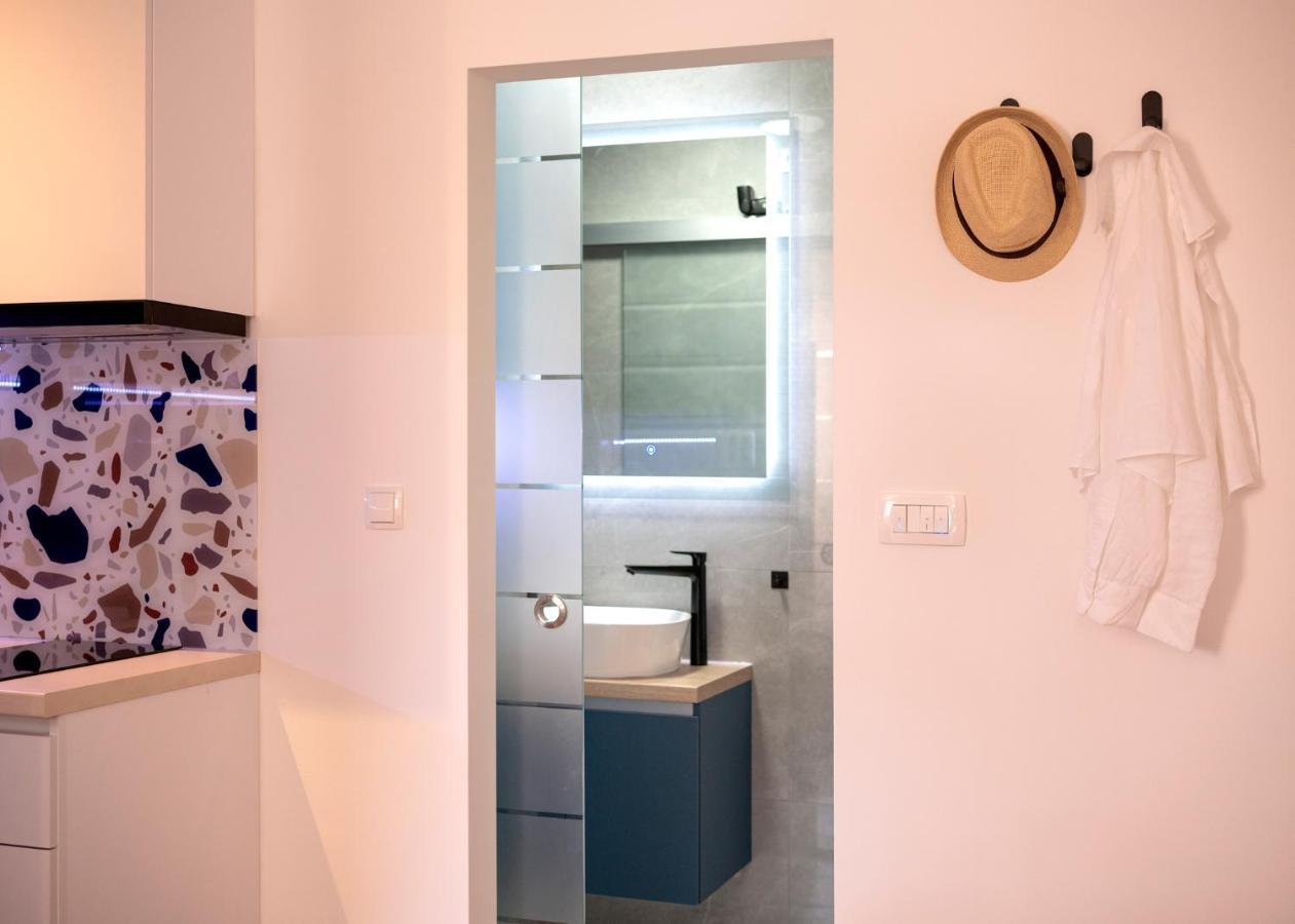 Fingerprint Central Apartment 5 Min From Center & Beach Hvar Town Bagian luar foto