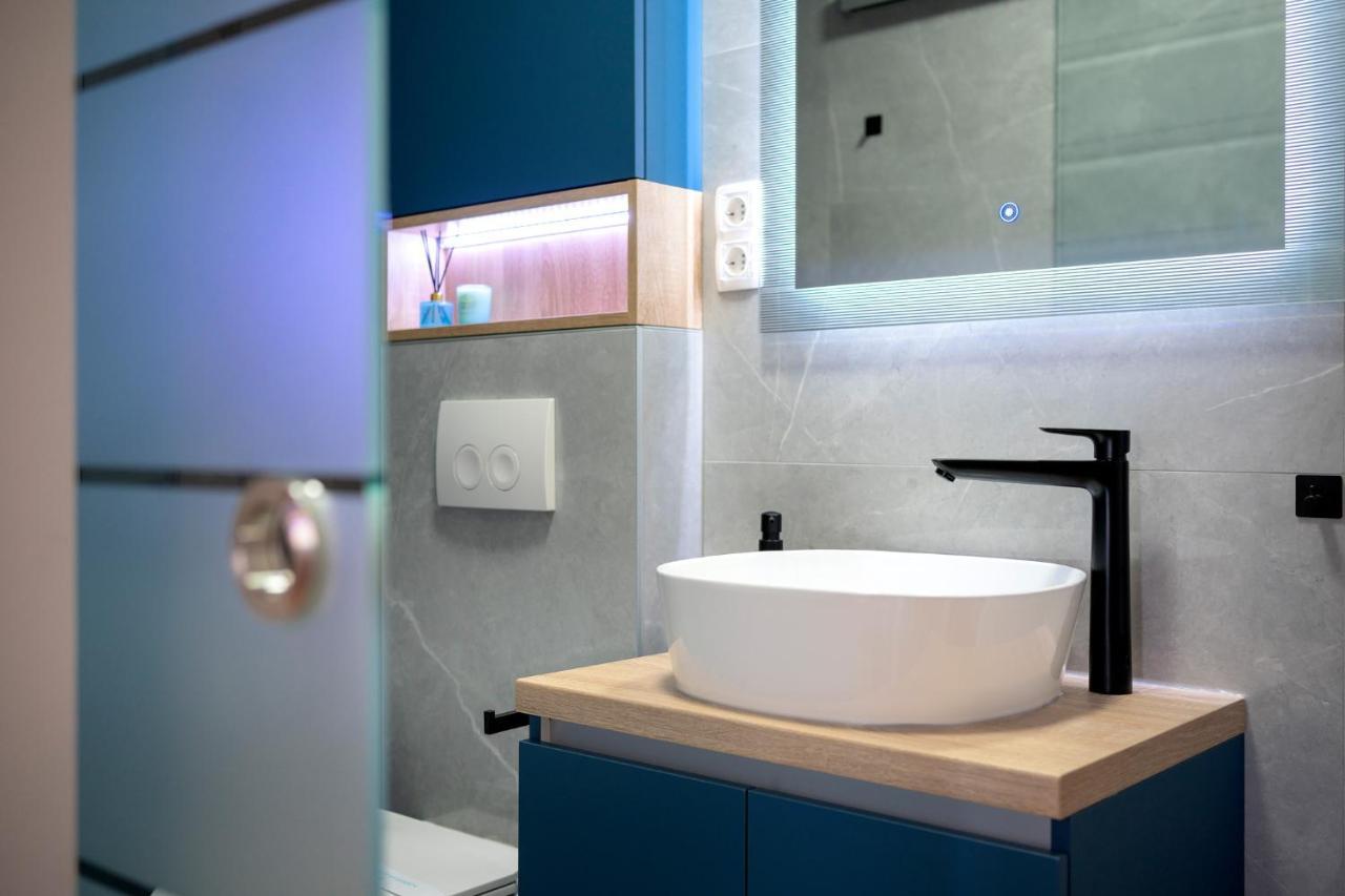 Fingerprint Central Apartment 5 Min From Center & Beach Hvar Town Bagian luar foto