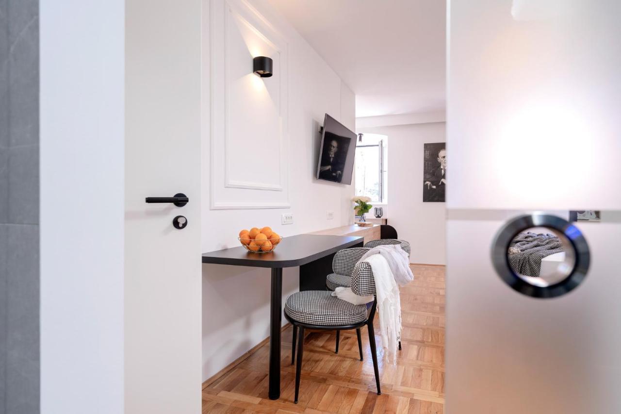 Fingerprint Central Apartment 5 Min From Center & Beach Hvar Town Bagian luar foto