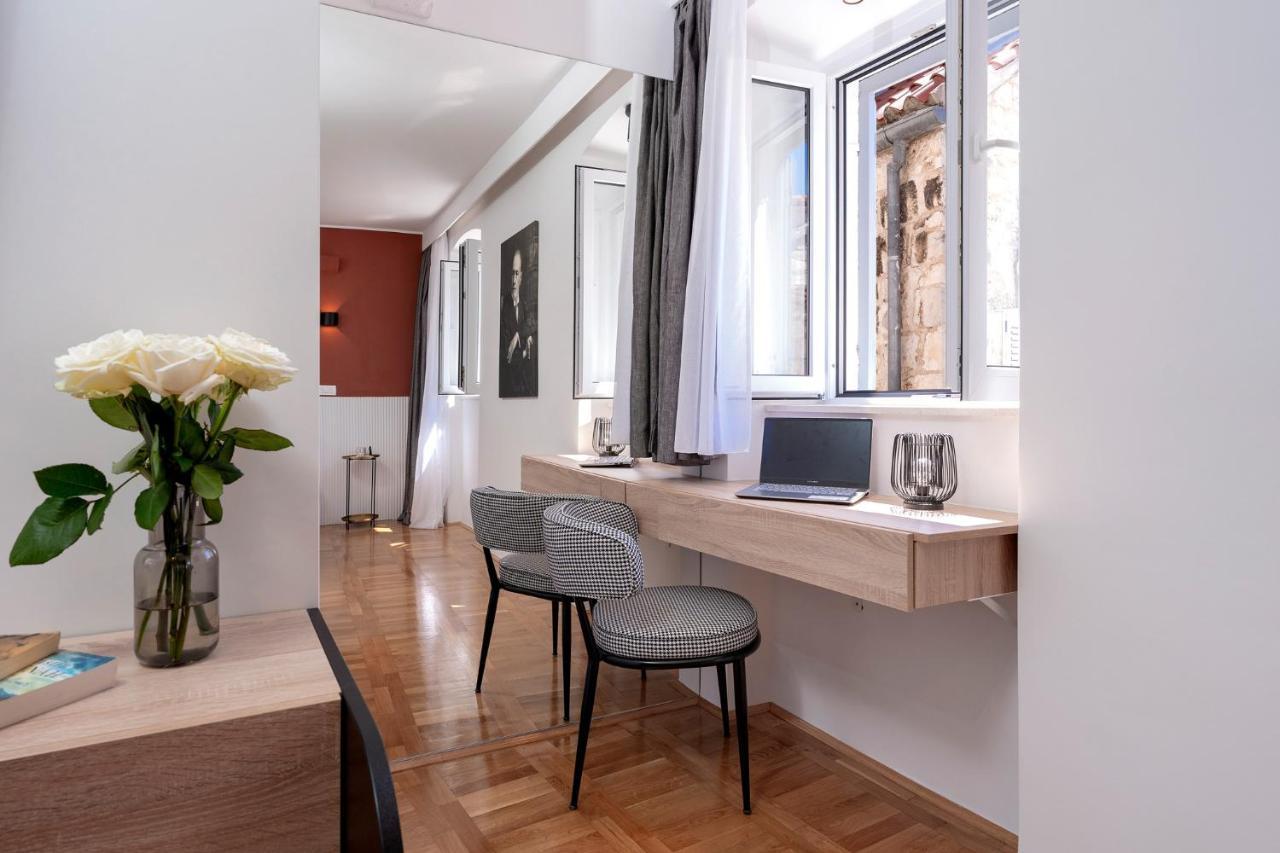 Fingerprint Central Apartment 5 Min From Center & Beach Hvar Town Bagian luar foto