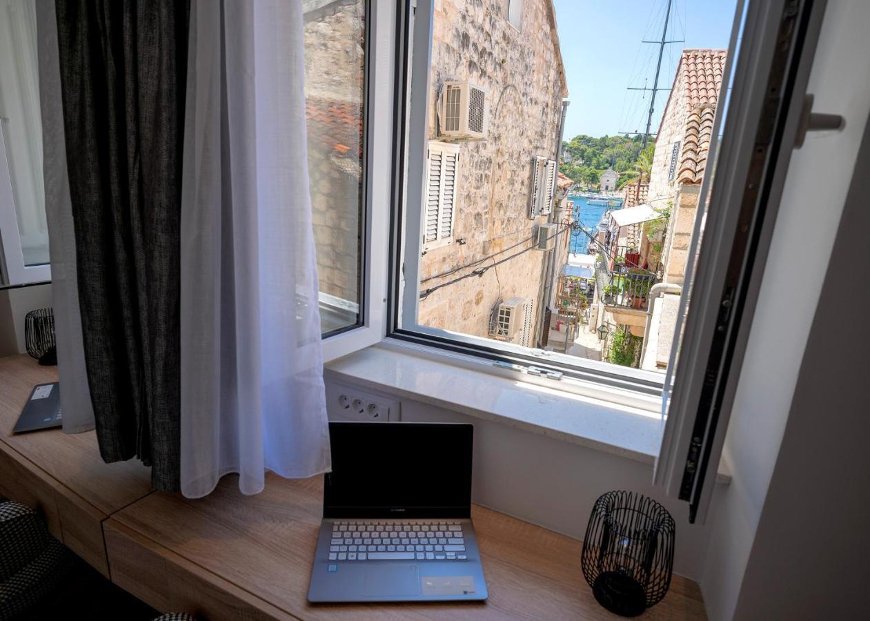 Fingerprint Central Apartment 5 Min From Center & Beach Hvar Town Bagian luar foto