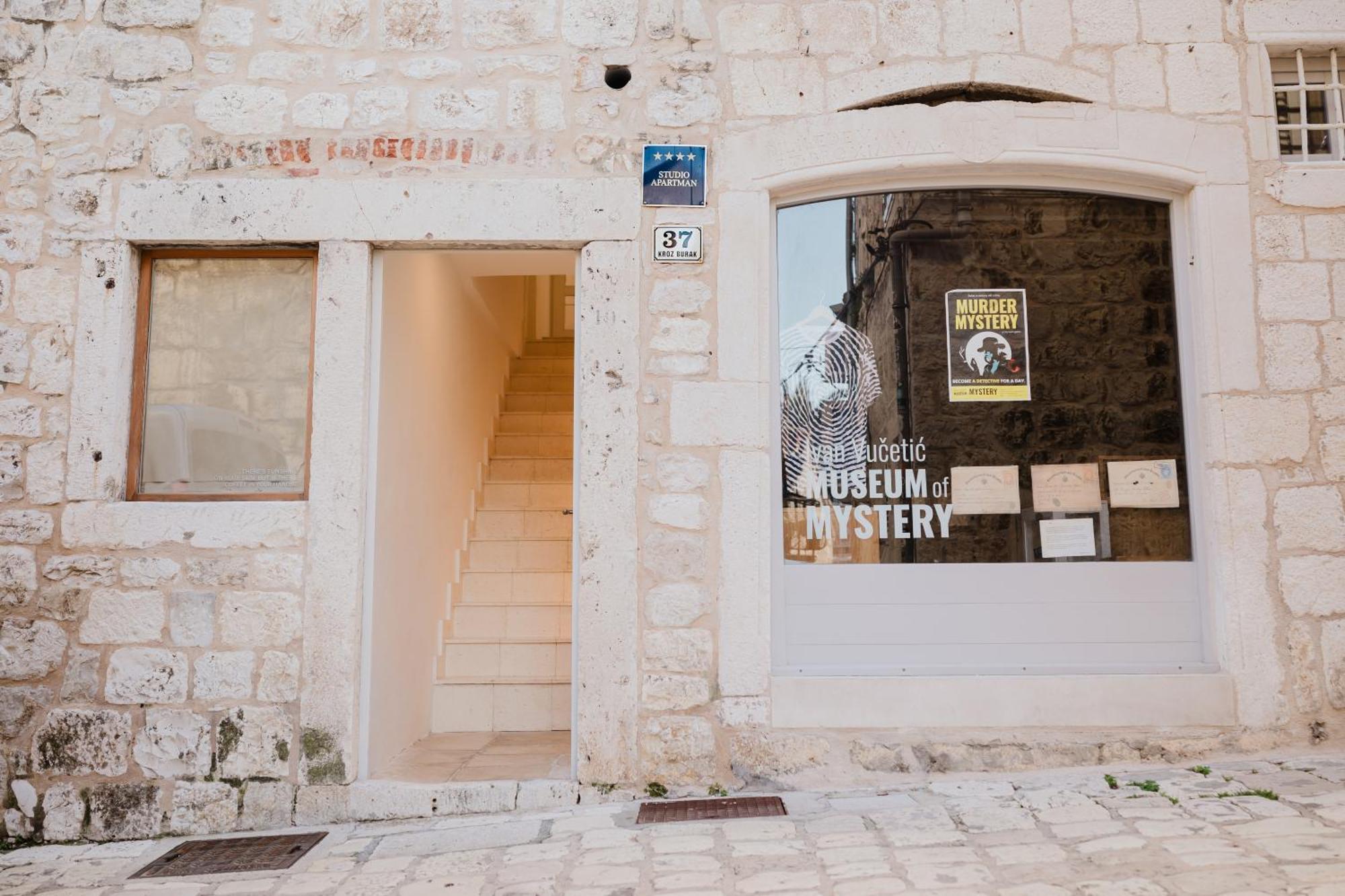 Fingerprint Central Apartment 5 Min From Center & Beach Hvar Town Bagian luar foto